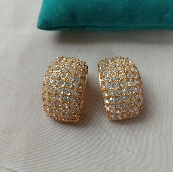 GORGEOUS ROMAN HALF HOOP CURVED RHINESTONE Pave Clip On Gold Earrings - Picture 3 of 6